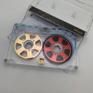 Cassette audio vierge rétro vintage avec embouts métalliques et boîtier transparent pour l'enregistrement musical DIY et un cadeau audio nostalgique - Product Image 3