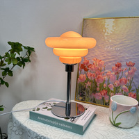 Lampe de table décorative en métal moderne, décoration de bureau pour chambre à coucher et lumière d'ambiance élégante, luminosité réglable, lampe de table en verre