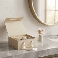 Ensemble d'emballages de luxe sur mesure en papier kraft pour soins de la peau avec poignée portable, fermeture magnétique, boîte rigide pliable