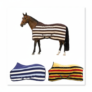 Couverture d'hiver de luxe en polaire pour cheval avec sangle croisée et doubles crochets frontaux, non imperméable, usage intérieur-extérieur, faite à la main - Product Image 1