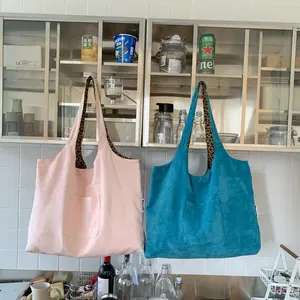 الخريف خمر ليوبارد طباعة جلد الغزال حقائب الكتف للنساء السيدات على الوجهين عارضة فتاة كورية حقيبة يد - Product Image 6