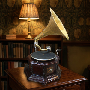 Ancien Gramophone Rond en Laiton et Bois Marron, Origine : - Product Image 2