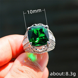 Anello dal Design Classico di Colore Verde, Elegante Anello da Dito per Donne - Product Image 5