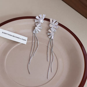 أقراط نسائية متدلية بتصميم فراشة مع شراشيب، تصميم جديد أنيق وجذاب، إكسسوار مجوهرات عالي الجودة للاستخدام اليومي - Product Image 5