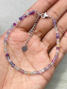 Pulsera de Fluorita Facetada, Joyería Delicada con Piedras Preciosas, Cuentas Microfacetadas, Pulsera de Cristal, Joyería Minimalista, Pulsera con Piedras Preciosas Pequeñas - Product Image 4