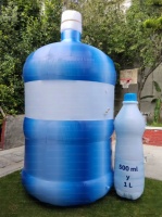 Gigantesque figurine gonflable publicitaire en forme de seau d'eau ou de bouteille de boisson pour la vente au détail