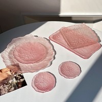 Roze onregelmatige ijsplateau in stijlvolle huishoudelijke uitvoering, exquisiete hoogwaardige dim sum schaal, fruitcake dessert glazen schaal
