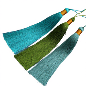 Pompon suspendu en soie 100% polyester lisse de 16 cm de long pour vêtement KUSHANG TEXTILE Modèle KT - Product Image 4