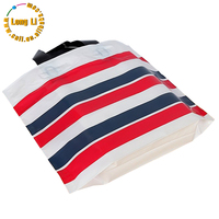 Vente en gros de sacs-cadeaux réutilisables en plastique PE transparent avec poignée Emballage postal d'expédition de vêtement en tissu imprimé héliogravure logo personnalisé