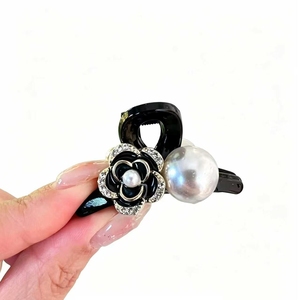 Nouvelle Épingle à Cheveux Unique en Perle Blanche et Fleur Noire, Design de Niche, Élégante, Luxe Léger, Accessoire de Mode Féminin - Product Image 5