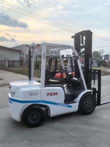 Chariot élévateur diesel Toyota d'occasion de 3,5 tonnes avec moteur, bon prix, à vendre, origine Japon, poids 4500 kg - Product Image 3