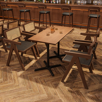 Großhandel Retro Massivholz Geflochtener Rattan Esszimmerstuhl Esstisch-Sets für Gewerbliche Restaurant-Möbel Vintage Tische und Stühle