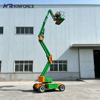 Plataforma Elevadora Articulada Autopropulsada con Brazo Curvo y Estructura Reforzada para la Construcción de Parques Acuáticos