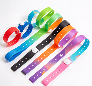 Bracelets en plastique jetables personnalisés, imprimés, étanches, en PVC, avec bouton pression, pour événements, festivals, expositions - Product Image 1