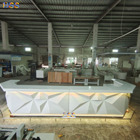 Fabricants de mobilier de bar moderne sur mesure en forme de U avec surface solide LED blanche de luxe pour banquet, restaurant, hôtel, comptoir de bar