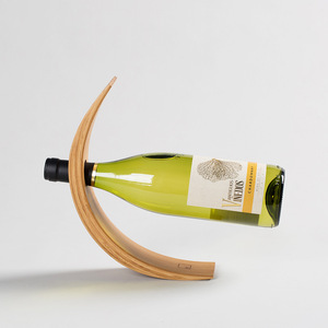 Estante para vino de bambú con diseño en ángulo, expositor de una sola botella, estante semicircular de madera para uso en el hogar y la sala de estar - Product Image 2