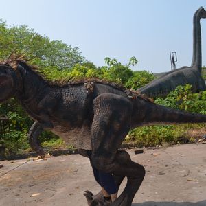 Disfraz <span class=keywords><strong>de</strong></span> Dinosaurio Raptor Realista con Patas Visibles para Atracciones <span class=keywords><strong>de</strong></span> Entretenimiento al Aire Libre en Venta - Product Image 3