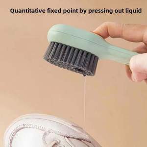 Brosse de nettoyage de chaussures professionnelle multifonctionnelle en plastique avec distribution de liquide, à poils souples, portable, pour le linge domestique, un outil magique - Product Image 4
