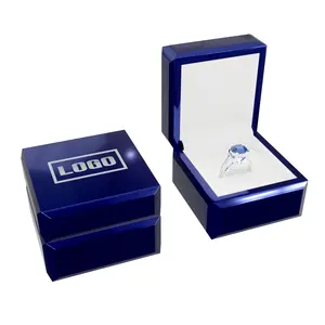 Logo personalizzato Gloss Piano Paint scatola di imballaggio in legno collana di gioielli in legno anello regalo di lusso leggero confezione di gioielli in legno