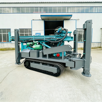 Machine de forage de puits d'eau avec capacité de circulation inversée et réservoir de décantation pour formations gravillonnées