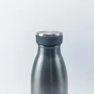 Bottiglia a forma di Cola isolata sottovuoto a tripla parete a prova di perdite, mantiene la bottiglia di acqua calda e fredda in acciaio inossidabile