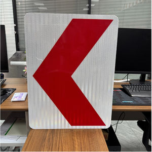 Fabrika Fiyatı: 450mm X 600mm Chevron ve Uyarı İşareti Kanatlı Trafik Levhası Filipinler - Product Image 2