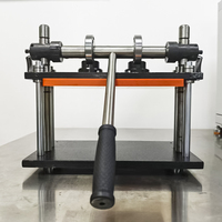 Chariots manuels à haute productivité 1g 2g 50pcs 1ml tout-en-un jetables vides pressant la machine de capsulage scellant la machine de verrouillage