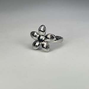 Fashion <b>Rings</b> 316L Stainless Steel PVD Gold Plating Sustainable Resistant Flower Design <b>Ring</b> - Product Image 1