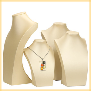 Expositor de joyería de cuero cepillado PU para exhibir collares y colgantes - Product Image 4