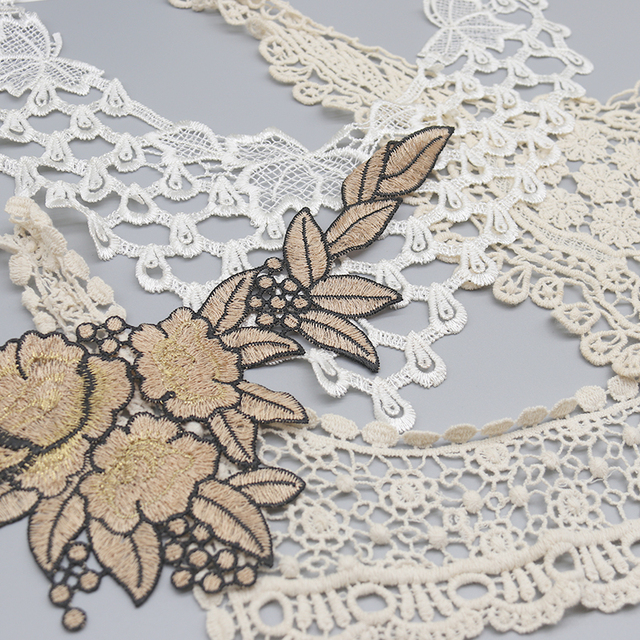 Fashion Designer in Stock Embroidery Lace Collar Pattern Neck Luxury Water Soluble Lace for Garment