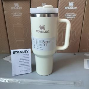 Gobelet Isotherme en Acier Inoxydable Grande Capacité au Design Moderne pour Voiture, Tasse à Glace Style Stanley pour Voyage, Explosion Transfrontalière, Sous Vide en Stock - Product Image 4