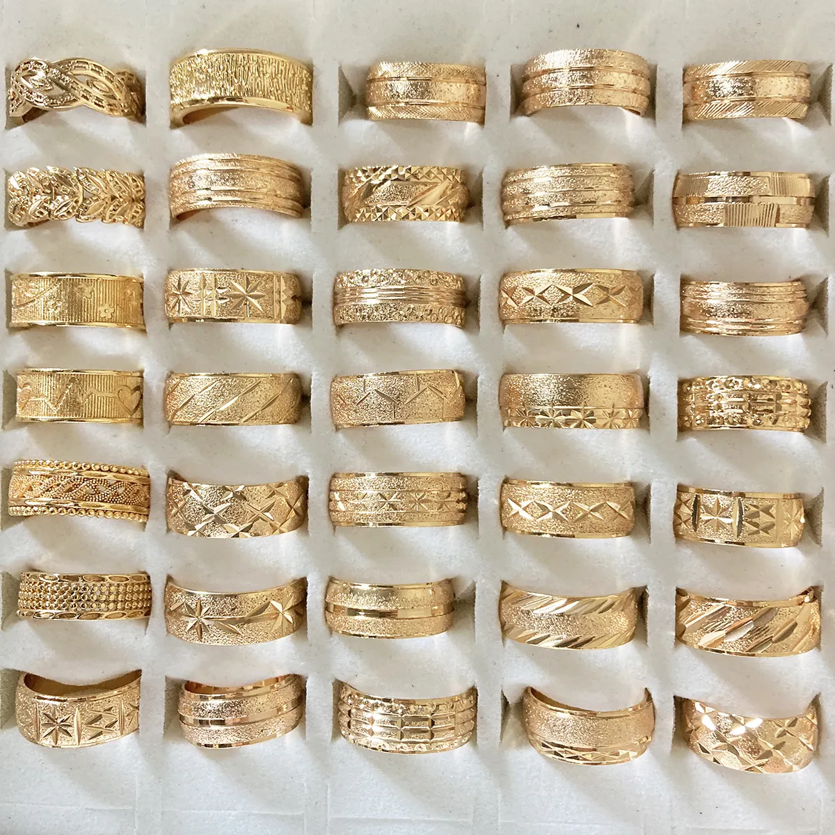 दुबई गर्म बिक्री 18k सोना मढ़वाया गहने अंगूठी मध्य पूर्व के अरब लक्जरी पत्ती दिल के लिए फैशन की अंगूठी महिलाओं