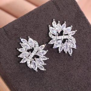 Orecchini a Perno con Fiore Bianco Champagne, Cristallo Taglio Marquise, Strass con Montatura a Griffe, Gioielli Romantici da Sposa per Donna - Product Image 5