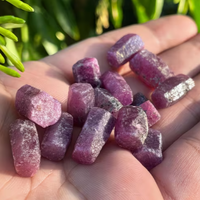 Natürlicher Roter Korund Rohstein, Lose Rubine für Schmuckherstellung, Unbearbeitete Mineralkristalle für DIY-Halsketten und Anhänger