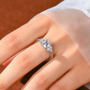 Anillo de Moissanita de Alta Calidad de Fábrica, Anillo de Compromiso de Plata S925 con Diamante de Grado D y Certificado R.GEM. - Product Image 2