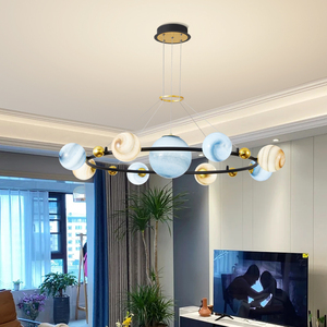 Plafonnier led suspendu en forme d'étoiles dans un espace, design moderne minimaliste, disponible en <span class=keywords><strong>rouge</strong></span> et en <span class=keywords><strong>bleu</strong></span>, idéal pour la <span class=keywords><strong>chambre</strong></span> d'un enfant, une <span class=keywords><strong>chambre</strong></span> à coucher ou un garçon ou une fille - Product Image 4