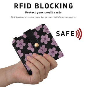 Colección Aloha, Bolsos con Estampado de Flor Hau Hawaiana en Morado, Tarjetero para Mujer, Cartera Corta Personalizada con Ranuras para Tarjetas - Product Image 4