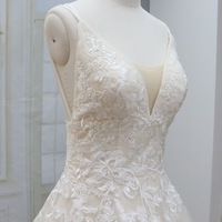 Robe de mariée A-Line personnalisée col en V à bretelles spaghetti avec bas du dos train chapelle robe de mariée sexy
