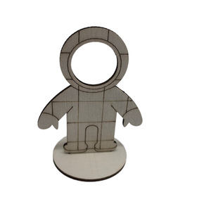 Kit de bricolage astronaute en bois 23 cm pour enfants, ensemble de jouets à peindre, thème fantastique science-fiction - Product Image 2