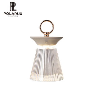 Lanterne portable d'extérieur en fer et acrylique, style nordique minimaliste, lampe de <span class=keywords><strong>table</strong></span> pour jardin et terrasse, éclairage décoratif étanche pour le camping, vente en gros - Product Image 1