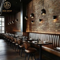 Ensemble de mobilier commercial industriel Ron Group pour restaurant, banquette noire à dossier haut, chaise en cuir, table carrée en bois durable