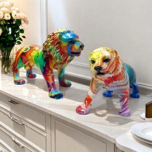 Nueva Figura Creativa de León Caminando en Resina Epoxi, Decoración de Alta Gama para Mesa de Té, Arte Folclórico, Regalo de Cumpleaños - Product Image 2