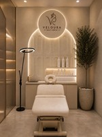 Aménagement clé en main de salon de beauté de luxe, style Wabi-Sabi, crème, minimaliste, clinique, acier inoxydable, spa incurvé, LED, écologique, robuste