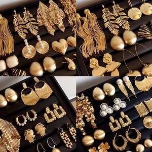 Boucles d'oreilles à pampilles fleuries rétro vintage européennes et américaines, élégantes, légères et luxueuses, en argent, pour femmes, vente en gros - Product Image 3