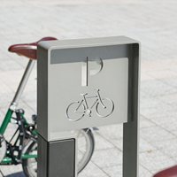 Support de vélo rectangulaire contemporain en métal robuste pour stationnement au sol, idéal pour les places publiques, les rues et les parcs