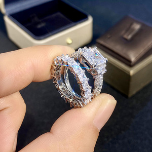 Anillo de Compromiso de Diamantes con Corte Esmeralda en Oro Blanco para Mujer Q608, Diamantes Laterales de Color D Naturales - Product Image 3
