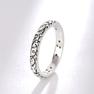 Anello Vintage con Texture Elegante, Design Minimalista, Gioiello da Donna per Uso Quotidiano, Anello Statement - Product Image 2