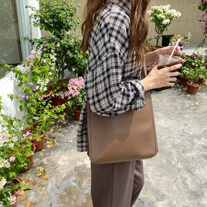 Bolso Retro Estilo Coreano para Mujer, Bandolera Simple, Gran Capacidad, Marrón, Suave, Resistente al Agua, Primavera 2024 - Product Image 5