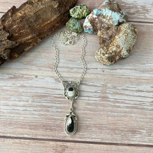 Collar de Búfalo Blanco Estilo Artesanal, Idea de Regalo Única para Mujeres, Joyería de Plata de Ley Chapada en Rodio y Oro - Product Image 1