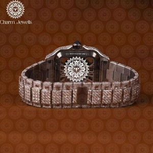 Montre en diamant très demandée avec mouvement à quartz de précision, idéale pour les événements, anniversaires et autres occasions, disponible à la vente - Product Image 5